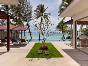 Inasia - Ocean views from the villa