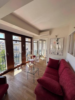 vue, salon, canapé, table basse, fauteuil, chambre