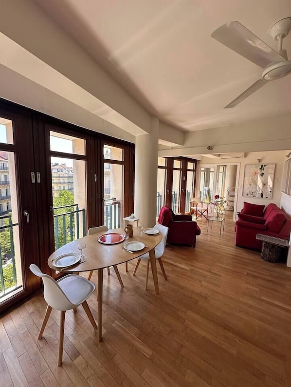 salon, table à manger, vue, canapé, table basse, fauteuil, chambre