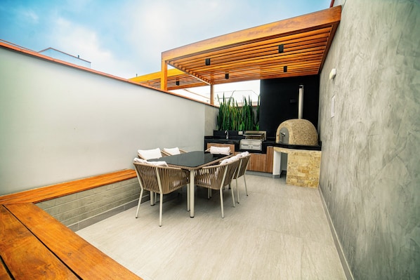Outdoor dining