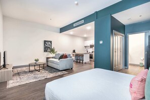 Experience comfort and convenience in this stylish studio featuring a cozy queen bed, a sofa bed for extra guests, a full kitchen with an island, a smart TV, and a pristine full bathroom