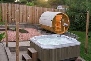 Step inside this beautiful barrel sauna, designed for ultimate relaxation. Enjoy the soothing warmth, cedar aroma, and peaceful ambiance—a perfect way to unwind after a day of adventure.