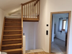 Ferienhaus Bauernhofchalet - wohnen auf zwei Etagen mit Südterrasse und Garten-Schlafempore