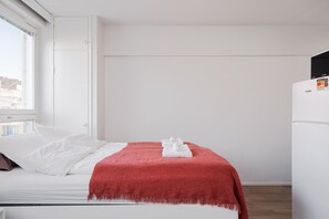 In this hotel-style bed, you'll sleep peacefully in a comfortable 140 cm wide double bed and wake up to a peaceful view of the inner courtyard.