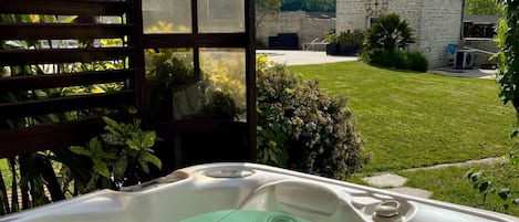 Bain à remous extérieur
