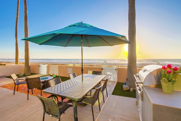Ground Floor Patio Heaven, steps to the boardwalk and ocean in South Mission Beach