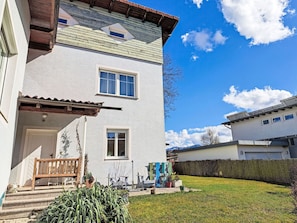 Building, Window, House, Home, Residential Area, Door, Cottage, Sash Window, Siding, Estate
