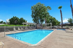 POOL.jpg mls