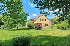 Stugans exteriör [sommar]