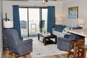 Spacious living room with 2 Lazy Boys