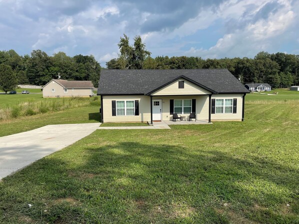 Welcome to 195 Palmetto Loop!