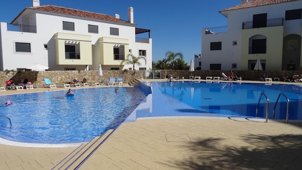 3 piscinas no Condominio