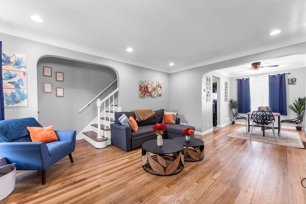 The perfect blend of sophisticated style and vibrant energy.  This is my happy place. 🥰