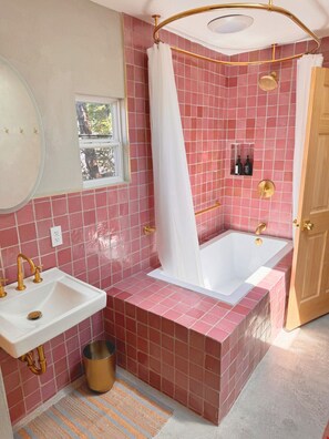 Bathroom, Senja Suite (2bd)