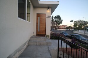 ADU private entrance 