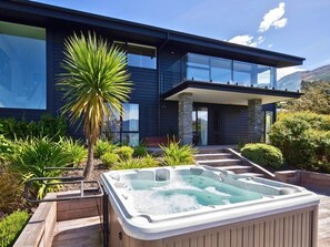 11 Aspen Grove Private Deck with Spa Pool