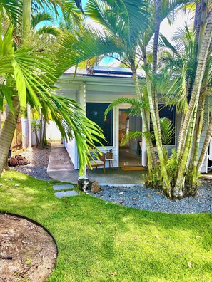 Entry/lanai - day