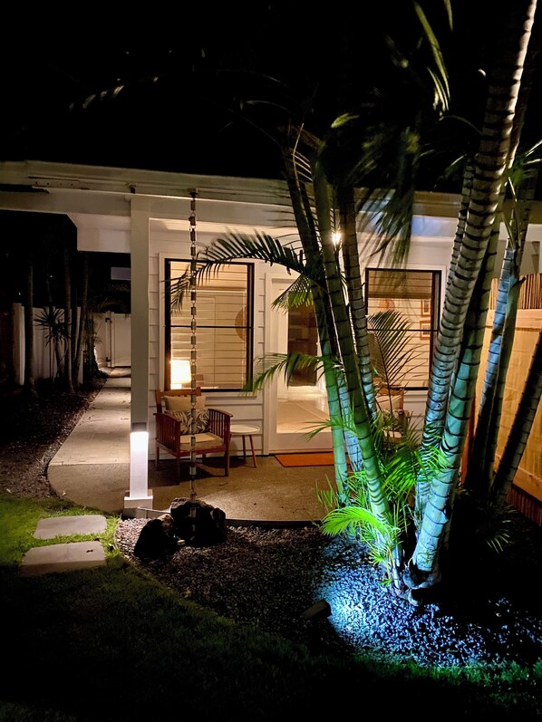 Entry/lanai - night 