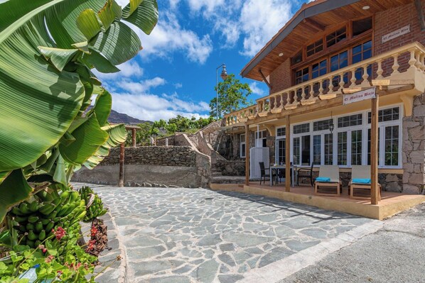 Außenseite Ferienhaus [Sommer]
