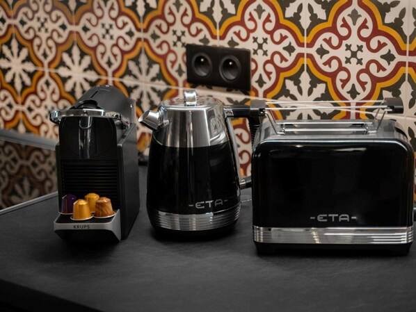 Petit Appareil, Appareil De Cuisine, Machine À Café, Bar, Électroménager, Serveware, Comptoir, Cuisine