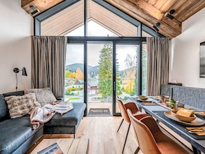 Design Intérieur, Chaise, Dur, Salon, Matériau Naturel, Alpes, Canapé, Tache De Bois, Eco Hôtel