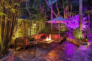 Beautiful seating around the firepit—perfect for enjoying good company with friends and family.
