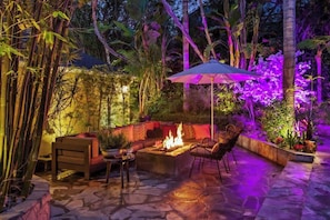 Beautiful seating around the firepit—perfect for enjoying good company with friends and family.