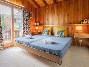Möbel, Interior Design, Holz, Fussboden, Flooring, Schlafzimmer, Bett, Decke, Zimmer, Bettdecke