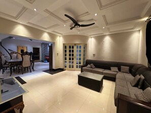 Lounge with 55" Smart TV