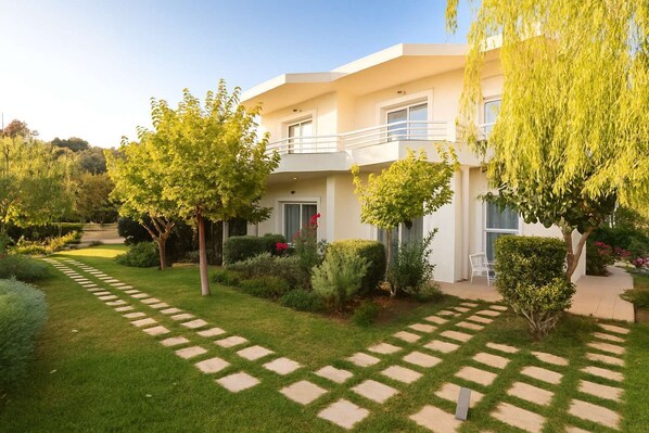 Facade of the property with garden