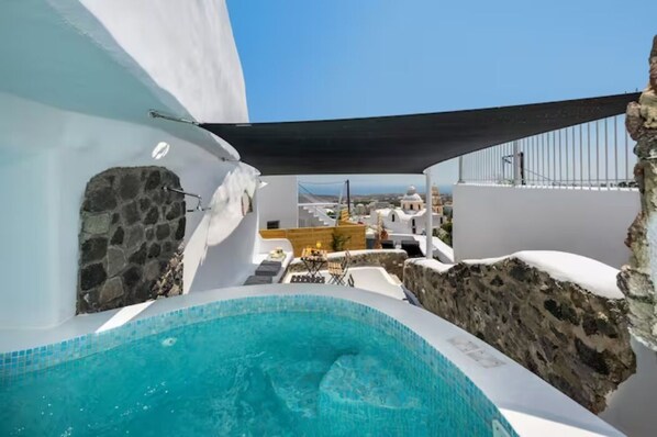 Private spa tub