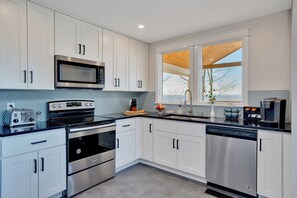 upper kitchen
