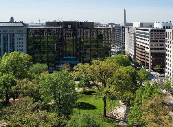 Unparalleled vistas in every direction, capturing the essence of the city’s beauty and charm.