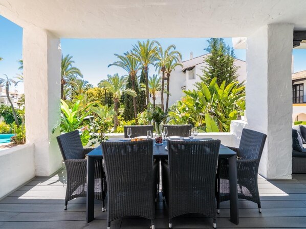 Outdoor dining