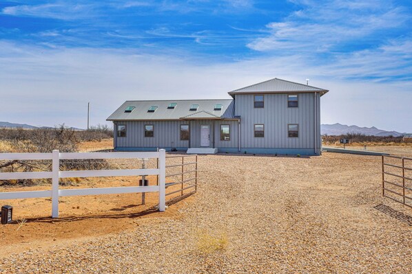 Pearce Vacation Rental | 1BR | 1BA | 4 Steps to Enter | 1,200 Sq Ft