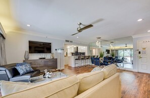 Living Room | Queen Sleeper Sofa | Smart TV | Free WiFi