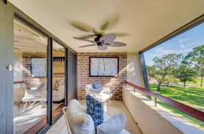 Balcony | Golf Course View | 5 Mi to Tarpon Springs Sponge Docks
