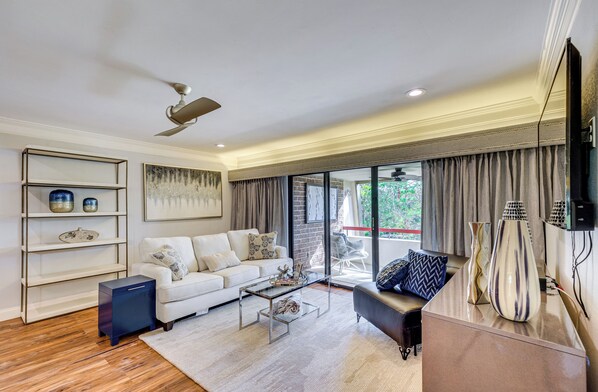 Palm Harbor Vacation Rental | 1BR | 1BA | 900 Sq Ft | Stairs Required