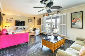 Living Room | Smart TV | Full Sleeper Sofa | Single-Story Home