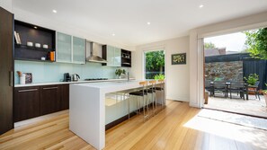 Well-equipped kitchen with breakfast bar, seating for 3