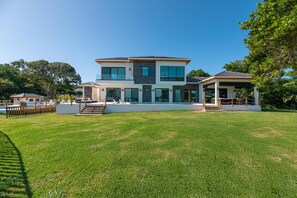 施設の正面