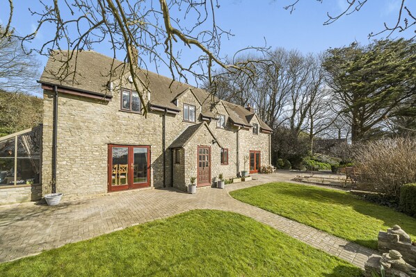 Grove Lodge, Osmington: An impressive holiday home for up to eleven guests