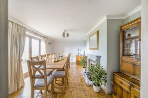 Grove Lodge, Osmington: The dining room with seating for up to twelve guests