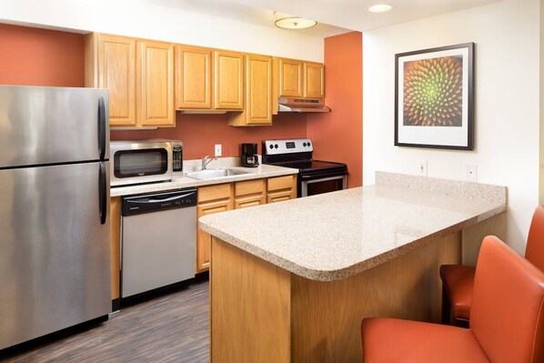 Full kitchen