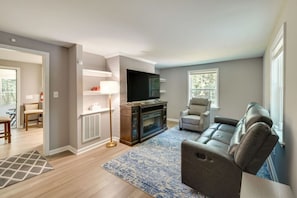 Cosy Living Room | Fireplace | TV