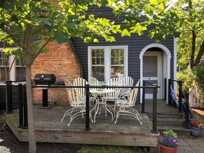 Front deck with gas grill
