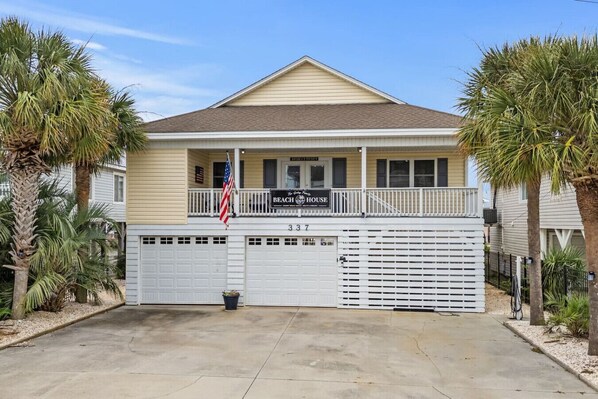Entire home ready for your large group. Located on quiet street with a dock!