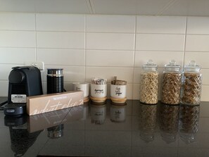 Kaffee und/oder Kaffeemaschine