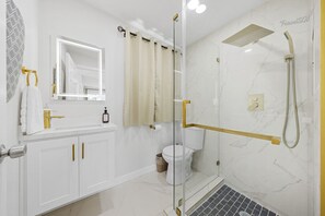 Fresh travel vibe with a clean, stocked bathroom for a stress-free stay. #travelsgvcertified