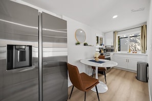 Cook, dine, and feel right at home in a kitchen that has it all. #travelsgvcertified